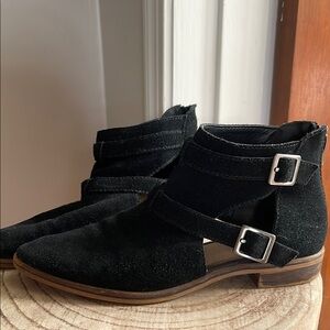 Chinese Laundry Black Suede Ankle Boots with Buckles Women Size 7.5